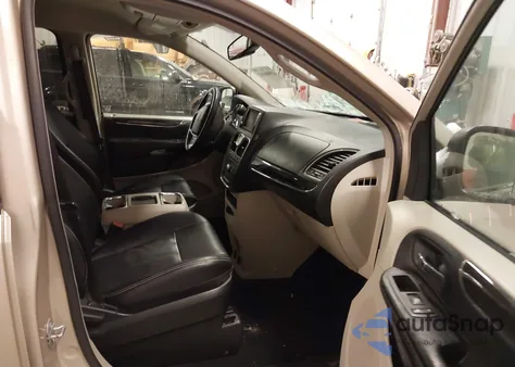 2015 Chrysler Town & Country Touring z USA, uszkodzony, nr VIN 2C4RC1BG9FR551864